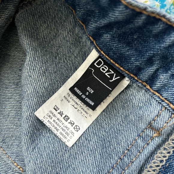 High waisted, cargo jeans - super comfy and perfect for summer! - Picture 9 of 10